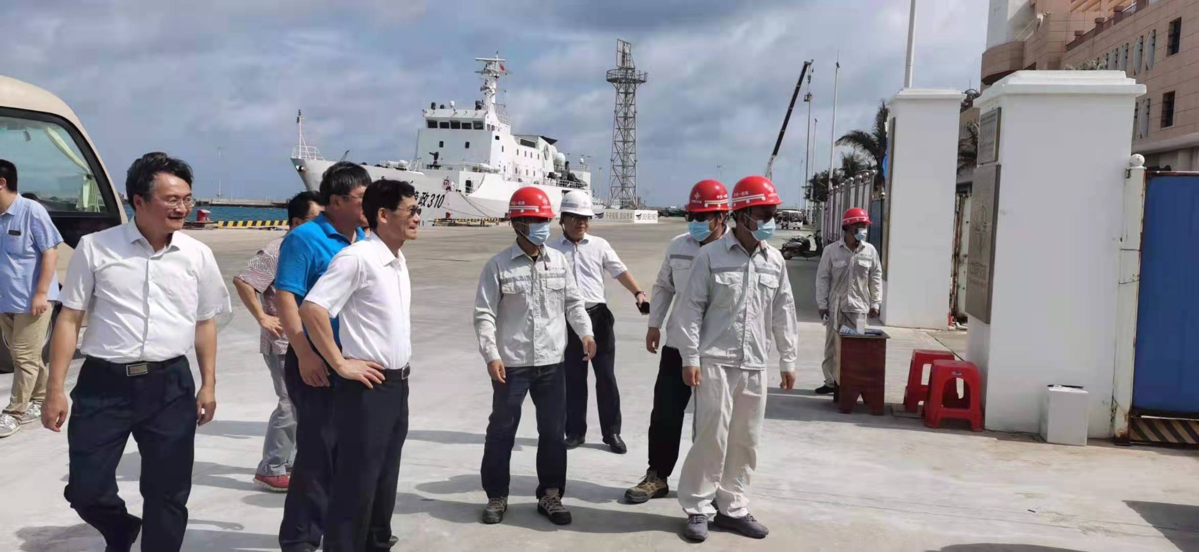 海南省省委常委、常務(wù)副省長沈丹陽蒞臨馳大建筑工程有限公司承接的三沙主權(quán)廣場(chǎng)調(diào)研指導(dǎo)