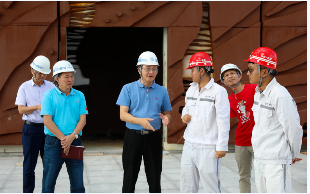 歡迎三沙市市委常委，市長鄧忠蒞臨我司承接的三沙廣場(chǎng)項(xiàng)目，三沙文體館項(xiàng)目現(xiàn)場(chǎng)調(diào)研并指導(dǎo)
